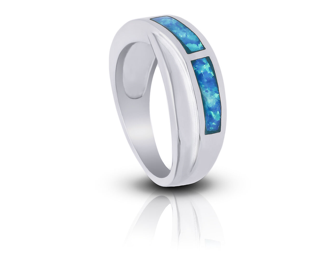 Pierścionek srebrny zdobiony niebieskim opalem