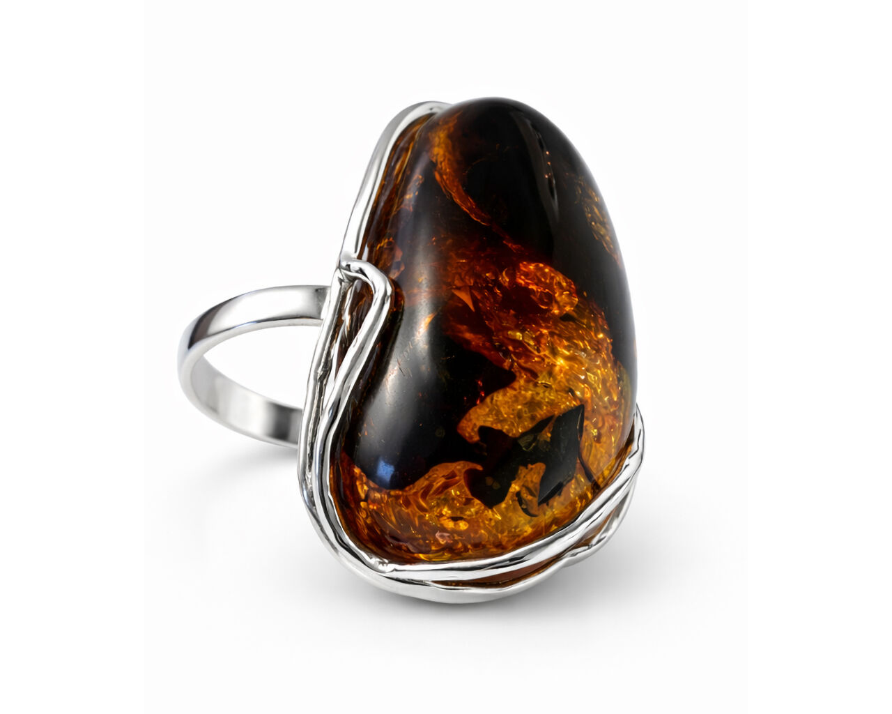 Srebrny pierścionek z dużym bursztynem
