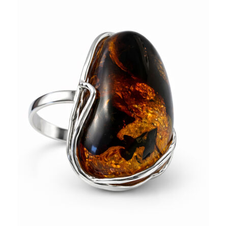 Srebrny pierścionek z dużym bursztynem