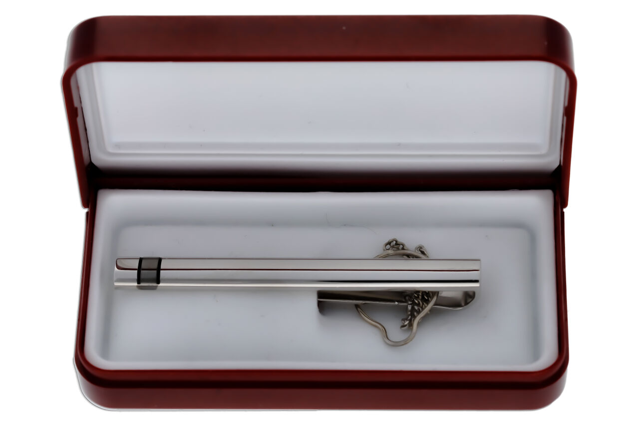 Spinka do krawatu srebrna z czarnym paskiem