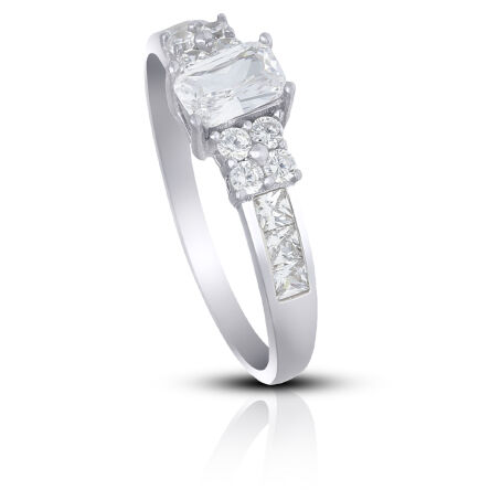 Pierścionek srebrny ozdobiony cyrkoniami