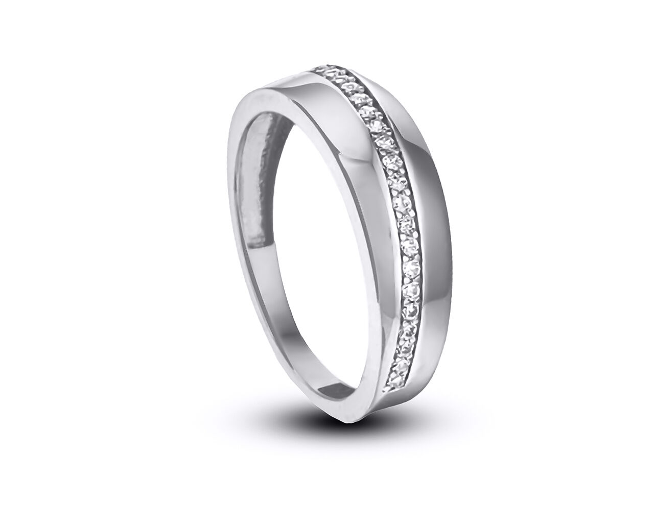 Pierścionek srebrny z paskiem pięknych kamieni