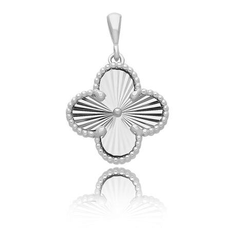 Srebrna zawieszka z błyszczącym diamentowaniem