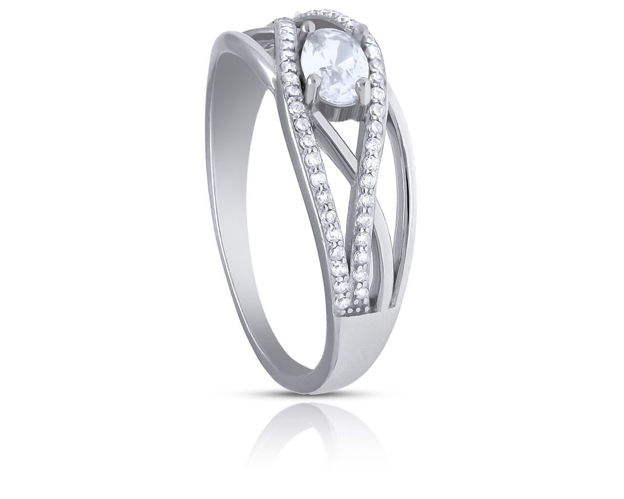 Pierścionek srebrny ozdobiony cyrkoniami