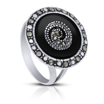 Pierścionek srebrny z czarnym onyksem i markazyty