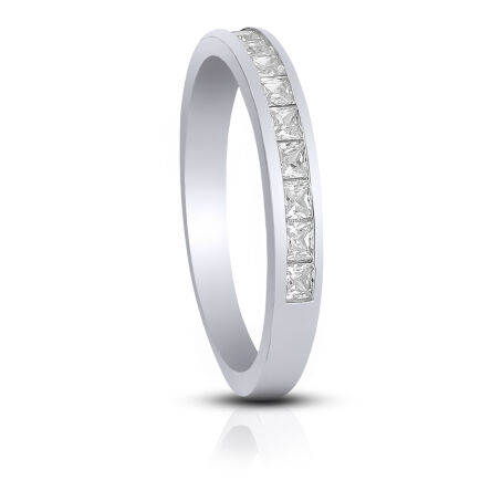 Pierścionek srebrny ozdobiony cyrkoniami