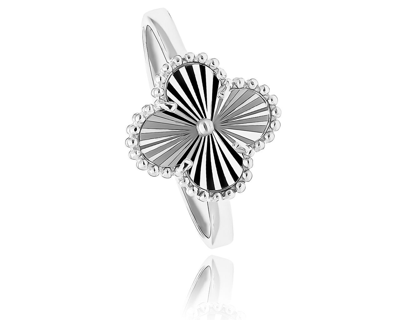 Srebrny pierścionek z błyszczącym elementem