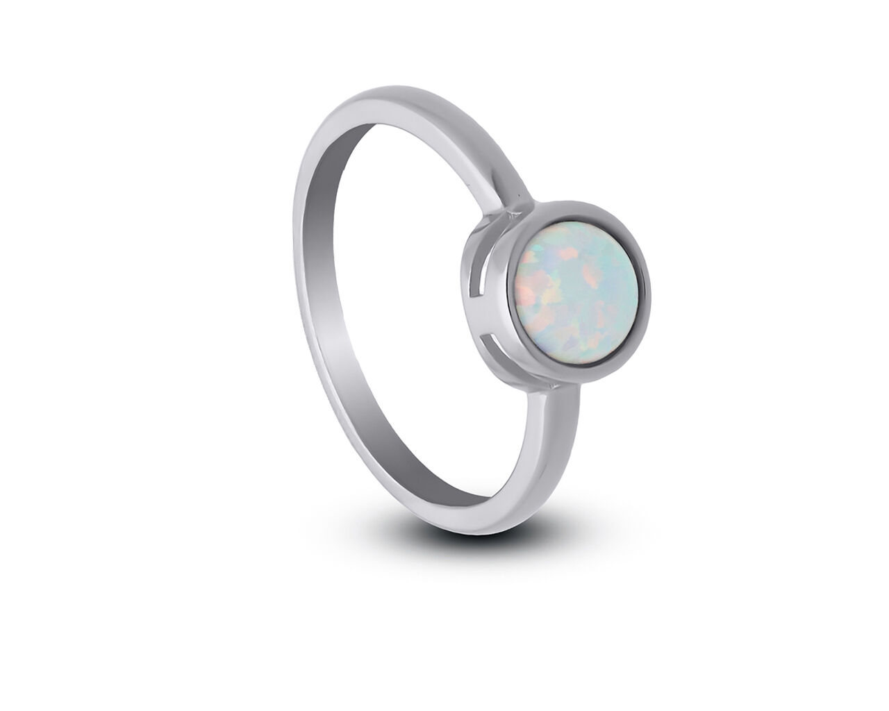 Pierścionek srebrny z białym okrągłym opalem