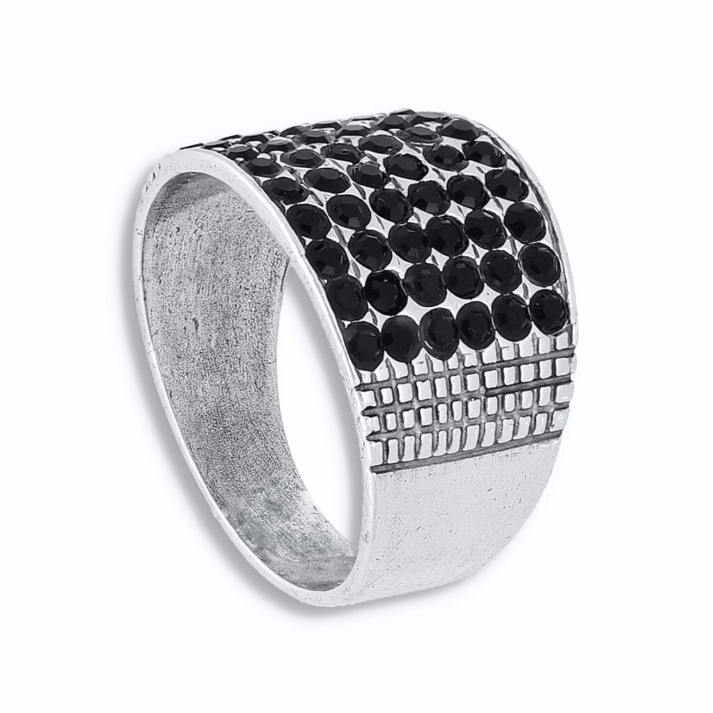 Pierścionek srebrny szeroki z czarnymi kamieniami